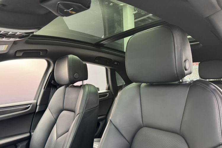 Used Porsche Macan 2024 Macan 2.0T Interior 11