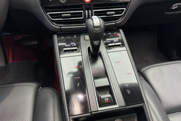 Used Porsche Macan 2024 Macan 2.0T Interior 6
