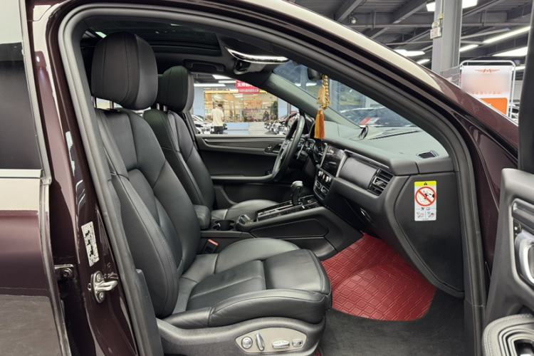 Used Porsche Macan 2024 Macan 2.0T Interior 9