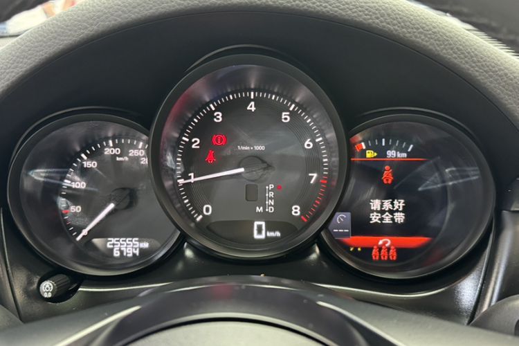 Used Porsche Macan 2024 Macan 2.0T Odometer Close Up