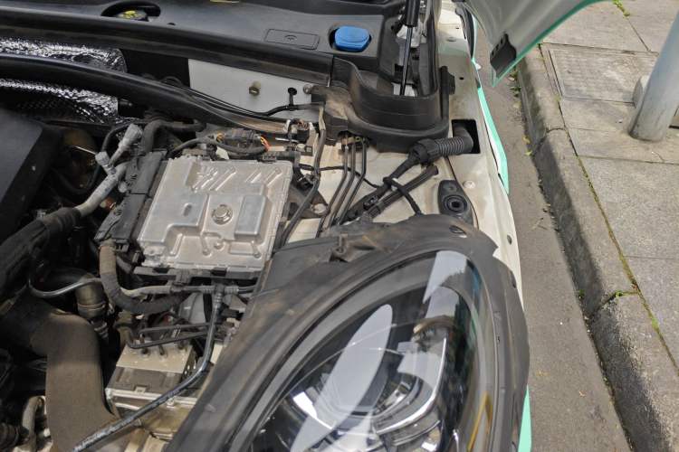 Used Porsche Macan 2024 Macan 2.0T Engine Bay Left