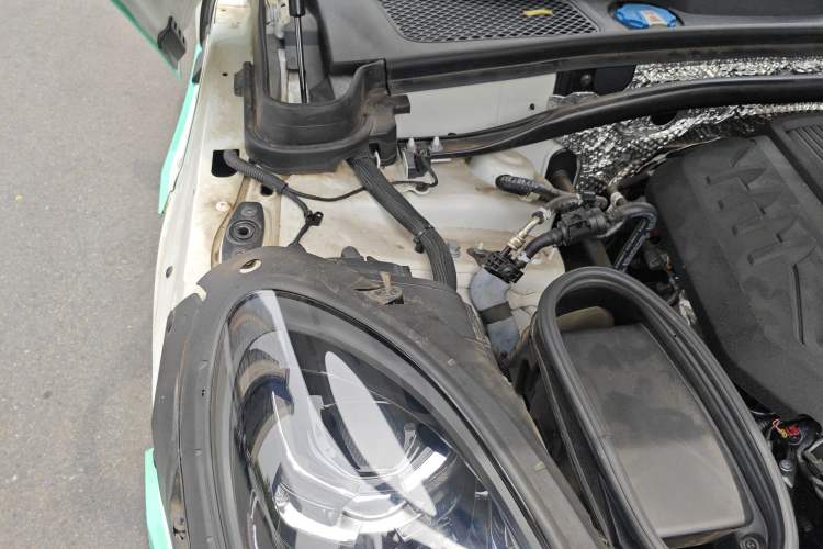 Used Porsche Macan 2024 Macan 2.0T Engine Bay Right