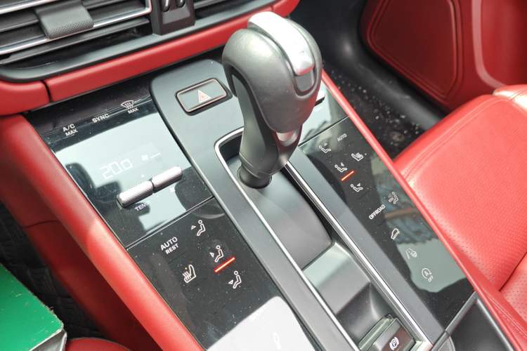 Used Porsche Macan 2024 Macan 2.0T Gear Lever