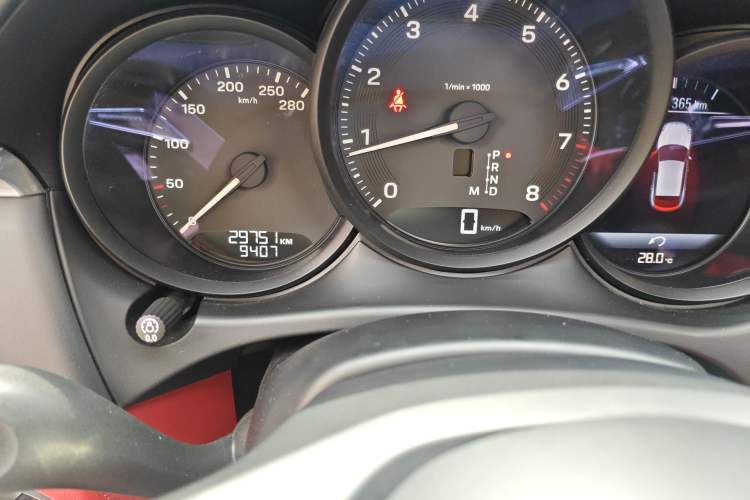 Used Porsche Macan 2024 Macan 2.0T Odometer Close Up