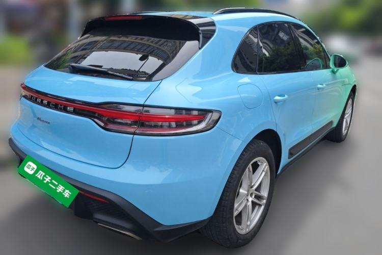 Used Porsche Macan 2024 Macan 2.0T Rear Right 45 Deg