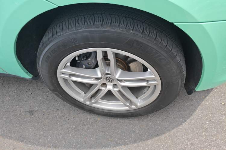 Used Porsche Macan 2024 Macan 2.0T Right Front Wheel Hub