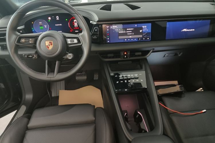 Used Porsche Macan 2024 Macan 4 Center Console