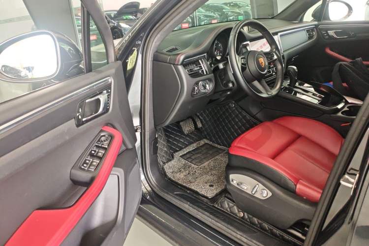 Used Porsche Macan 2024 Macan 2.0T Driver Seat