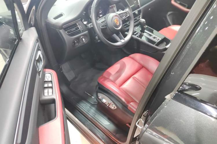 Used Porsche Macan 2024 Macan 2.0T Driver Seat