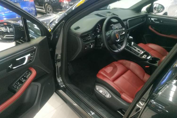 Used Porsche Macan 2024 Macan 2.0T Driver Seat