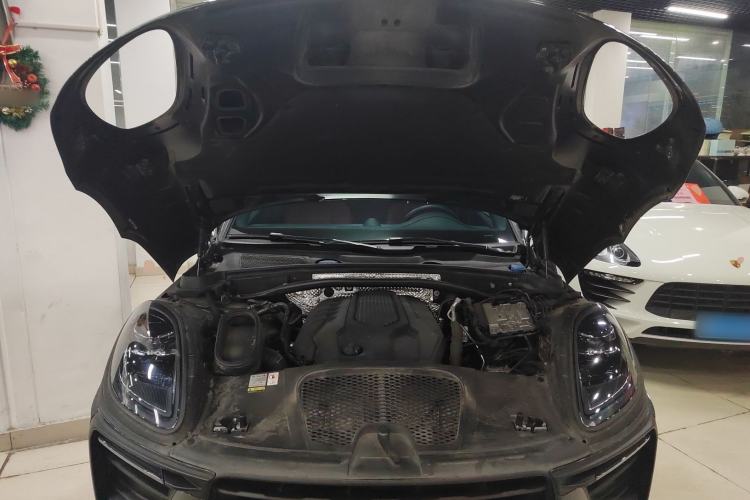 Used Porsche Macan 2024 Macan 2.0T Engine Bay