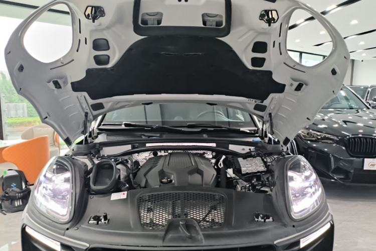 Used Porsche Macan 2024 Macan 2.0T Engine Bay