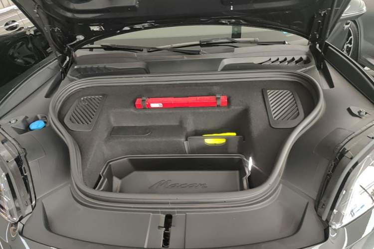 Used Porsche Macan 2024 Macan 4 Engine Bay