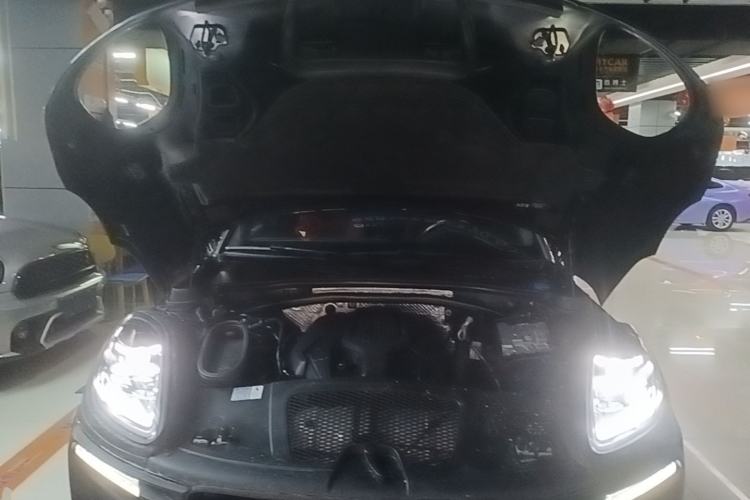 Used Porsche Macan 2024 Macan 2.0T Engine Bay
