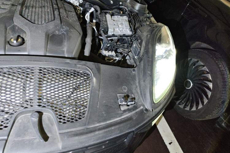 Used Porsche Macan 2024 Macan 2.0T Engine Bay Left