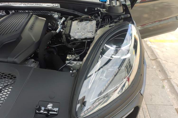 Used Porsche Macan 2024 Macan 2.0T Engine Bay Left