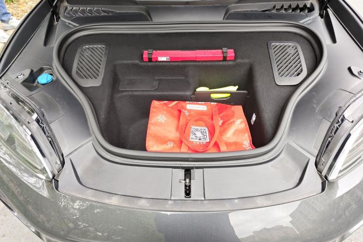 Used Porsche Macan 2024 Macan 4 Engine Bay