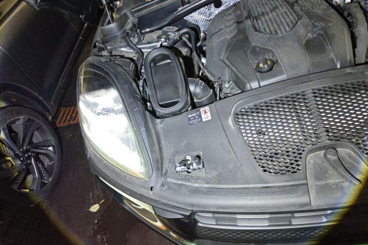Used Porsche Macan 2024 Macan 2.0T Engine Bay Right