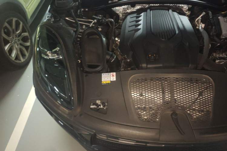 Used Porsche Macan 2024 Macan 2.0T Engine Bay Right