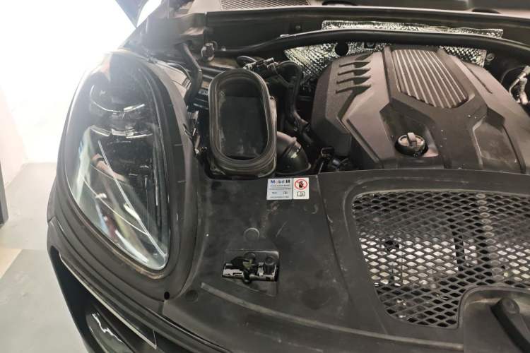 Used Porsche Macan 2024 Macan 2.0T Engine Bay Right