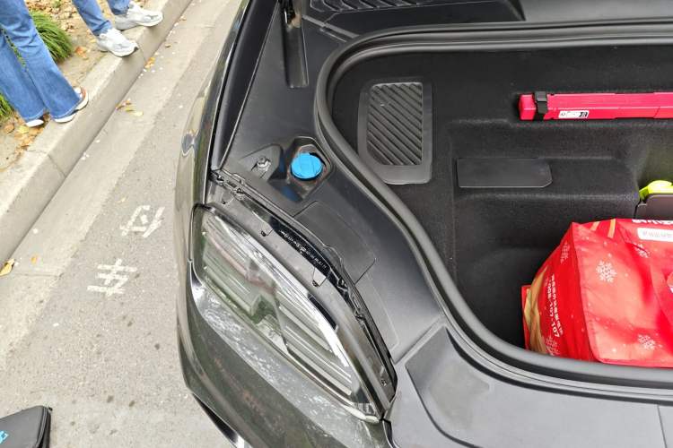 Used Porsche Macan 2024 Macan 4 Engine Bay Right
