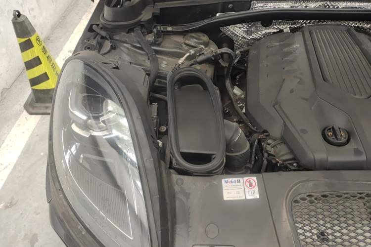 Used Porsche Macan 2024 Macan 2.0T Engine Bay Right