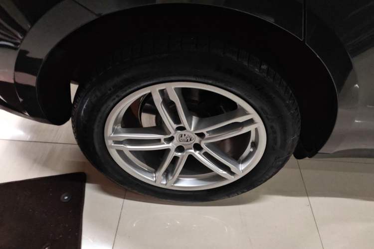 Used Porsche Macan 2024 Macan 2.0T Exterior 4