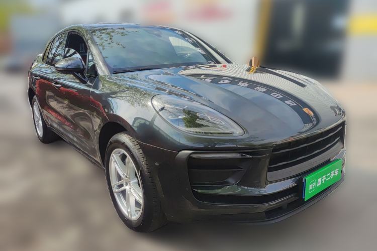 Used Porsche Macan 2024 Macan 2.0T Front Right 45 Deg
