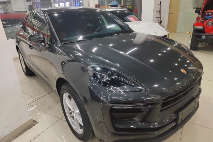 Used Porsche Macan 2024 Macan 2.0T Front Right 45 Deg