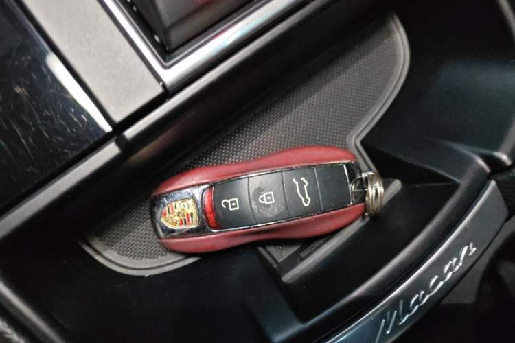Used Porsche Macan 2024 Macan 2.0T Interior 1
