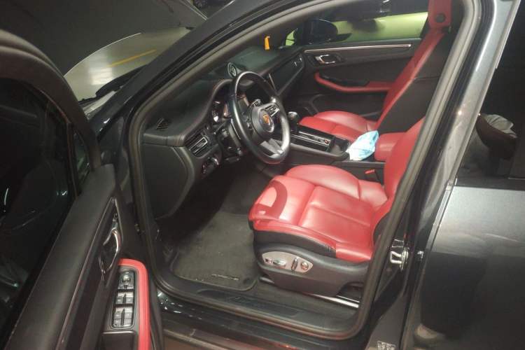 Used Porsche Macan 2024 Macan 2.0T Left Front Seat