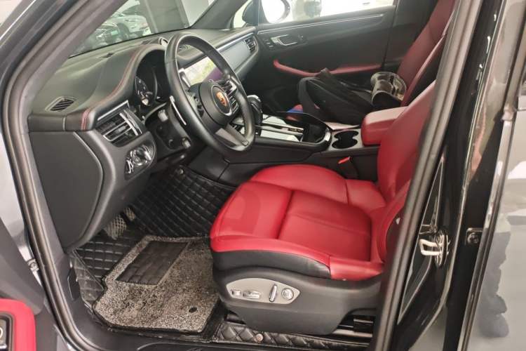 Used Porsche Macan 2024 Macan 2.0T Left Front Seat