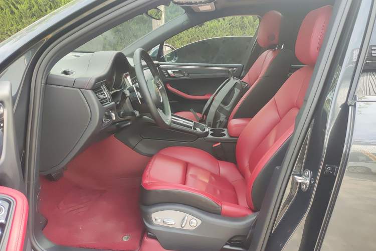 Used Porsche Macan 2024 Macan 2.0T Left Front Seat