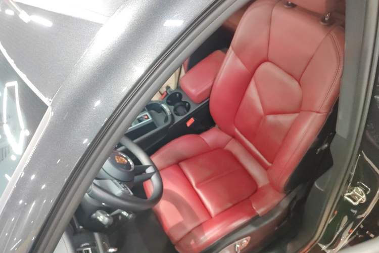 Used Porsche Macan 2024 Macan 2.0T Left Front Seat