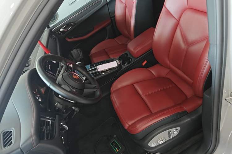 Used Porsche Macan 2024 Macan 2.0T Left Front Seat