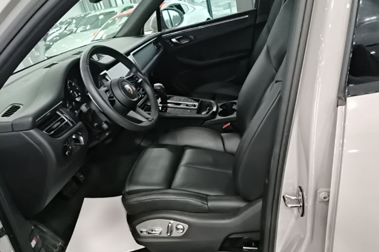 Used Porsche Macan 2024 Macan 2.0T Left Front Seat