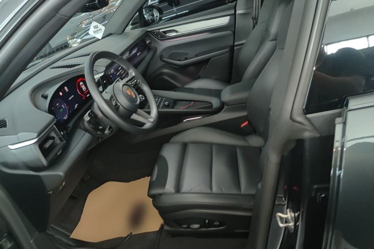 Used Porsche Macan 2024 Macan 4 Left Front Seat
