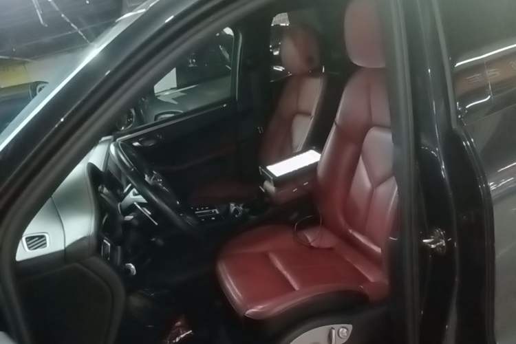 Used Porsche Macan 2024 Macan 2.0T Left Front Seat