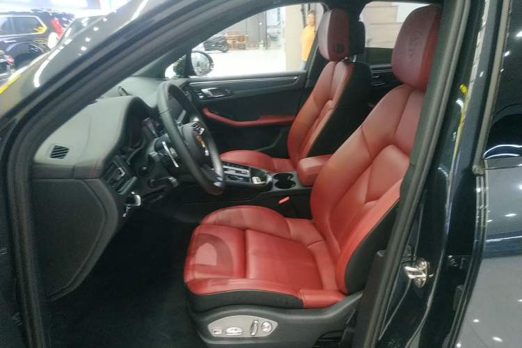 Used Porsche Macan 2024 Macan 2.0T Left Front Seat