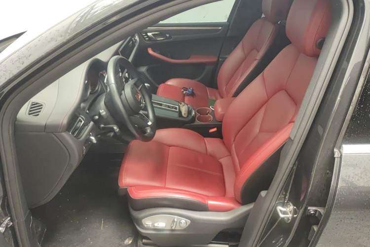 Used Porsche Macan 2024 Macan 2.0T Left Front Seat