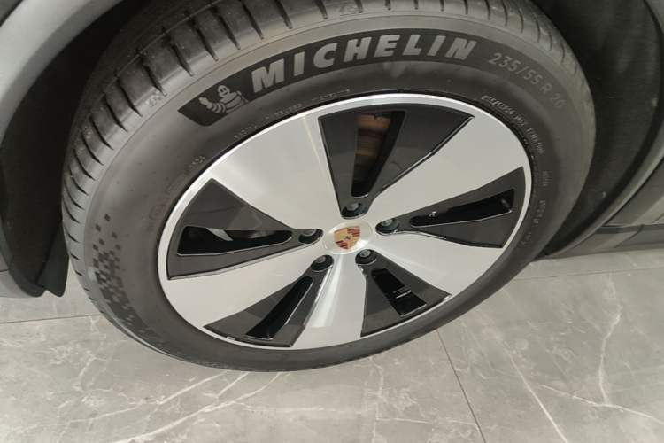 Used Porsche Macan 2024 Macan 4 Left Front Wheel Hub
