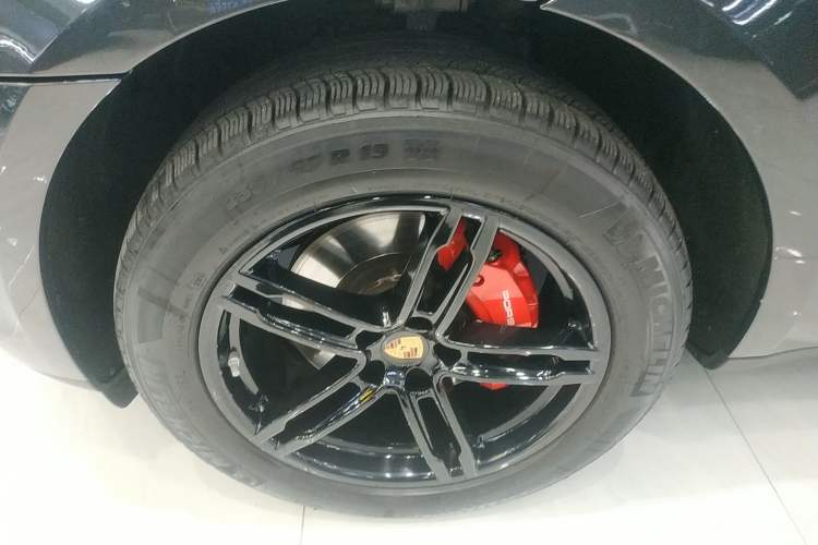 Used Porsche Macan 2024 Macan 2.0T Left Front Wheel Hub