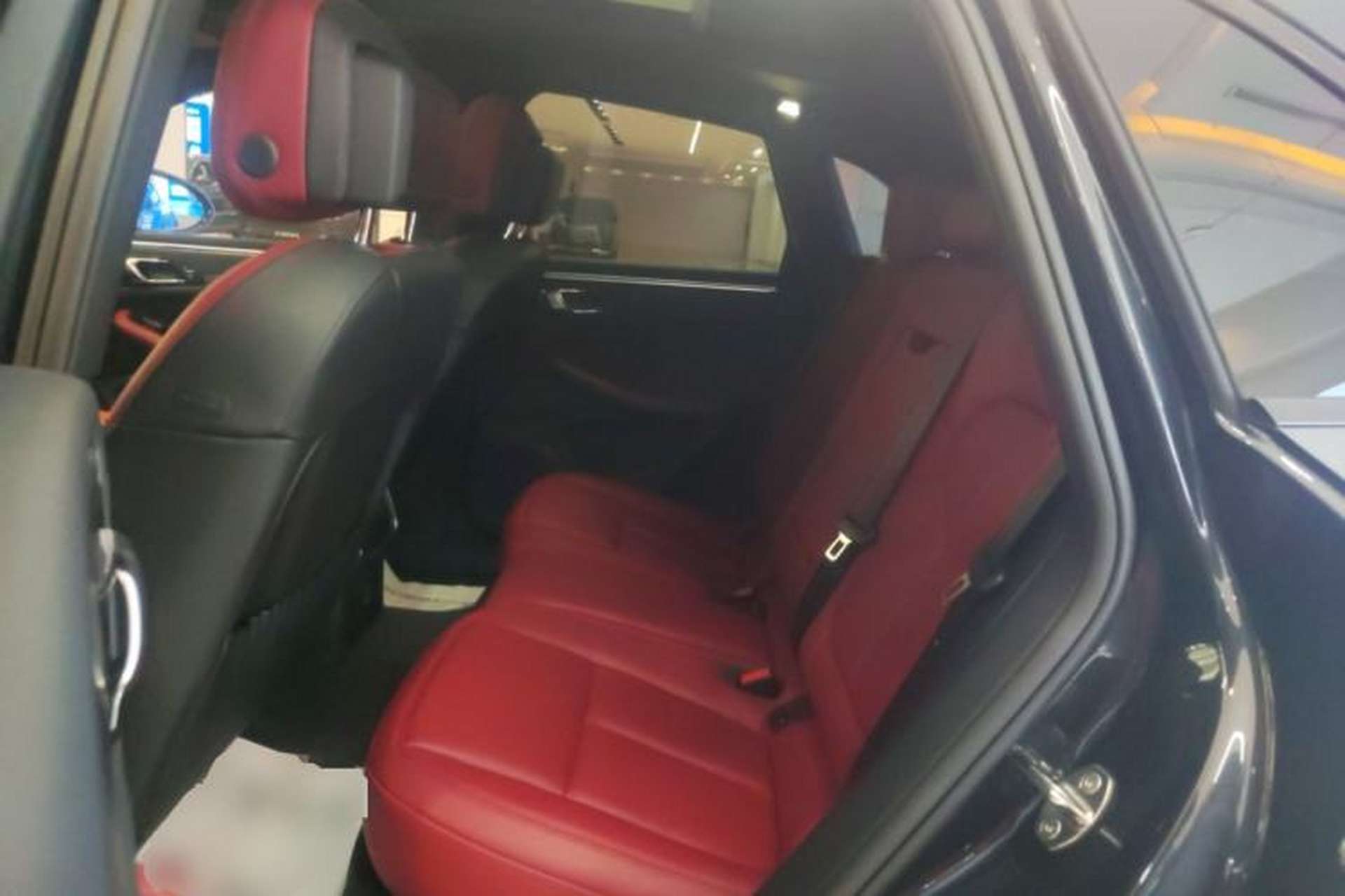 Used Porsche Macan 2024 Macan 2.0T Left Rear Seat