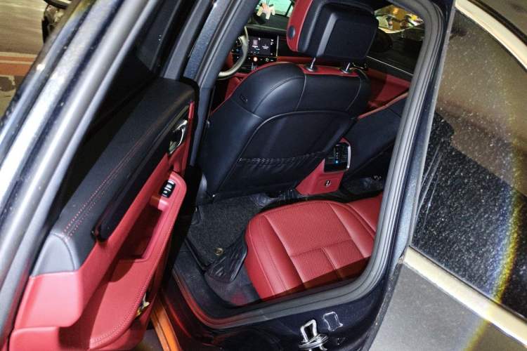 Used Porsche Macan 2024 Macan 2.0T Left Rear Seat