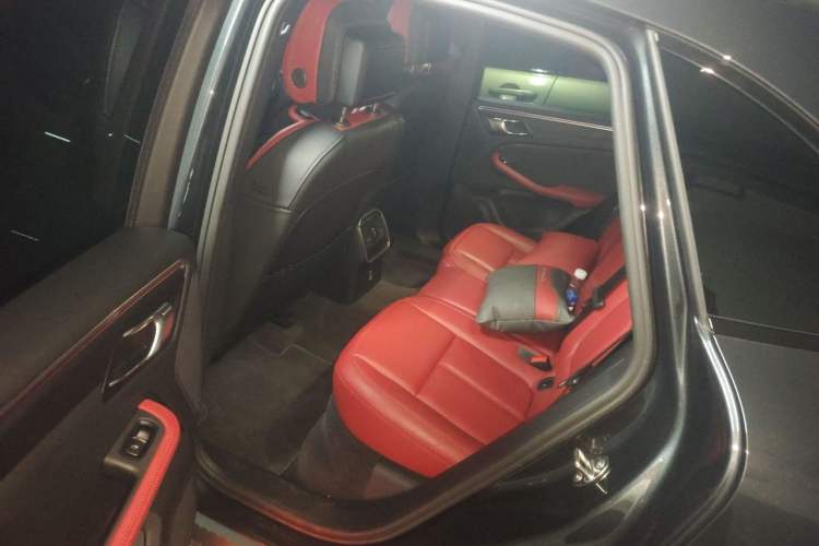 Used Porsche Macan 2024 Macan 2.0T Left Rear Seat
