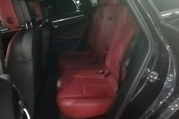 Used Porsche Macan 2024 Macan 2.0T Left Rear Seat