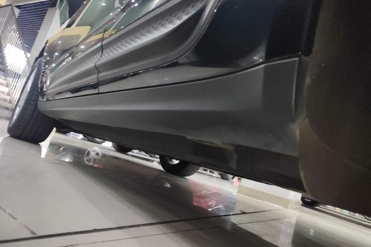 Used Porsche Macan 2024 Macan 2.0T Left Side Sill
