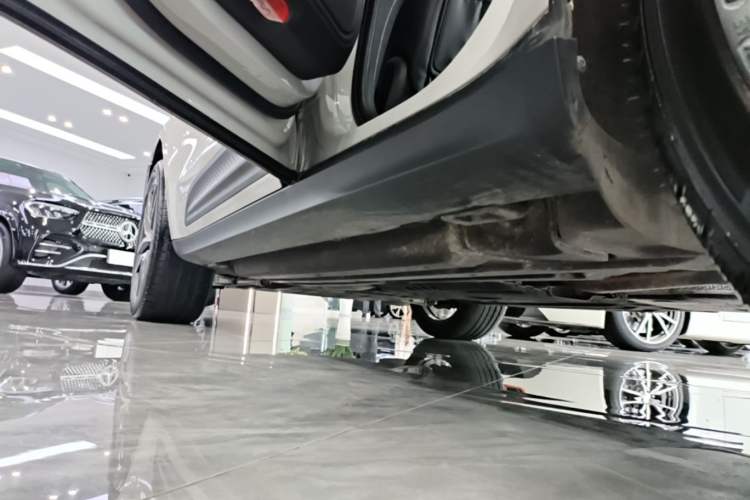 Used Porsche Macan 2024 Macan 2.0T Left Side Sill