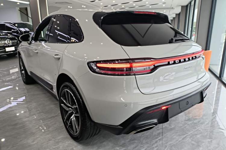 Used Porsche Macan 2024 Macan 2.0T Rear Left 45 Deg