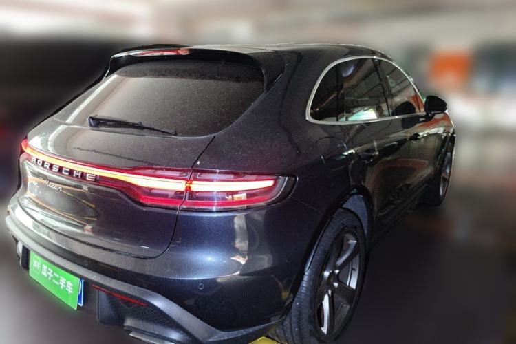 Used Porsche Macan 2024 Macan 2.0T Rear Right 45 Deg